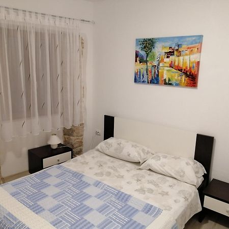 Apartment Elena Бале Стая снимка