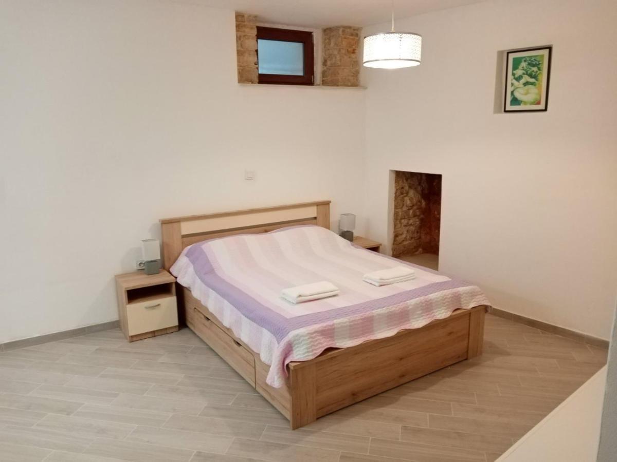 Apartment Elena Бале Екстериор снимка