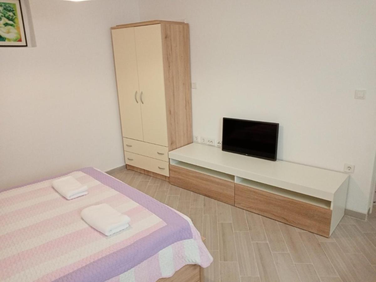 Apartment Elena Бале Екстериор снимка