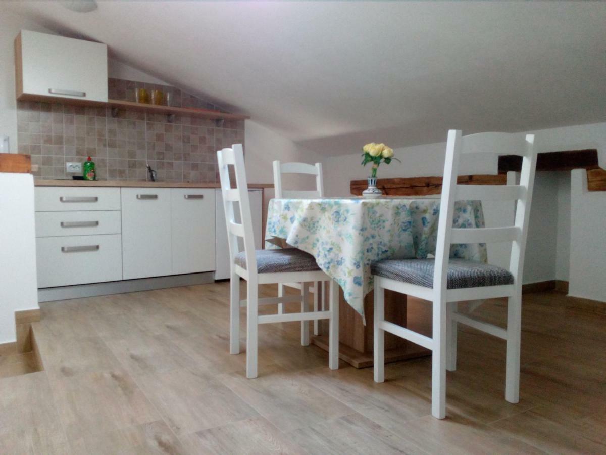 Apartment Elena Бале Екстериор снимка
