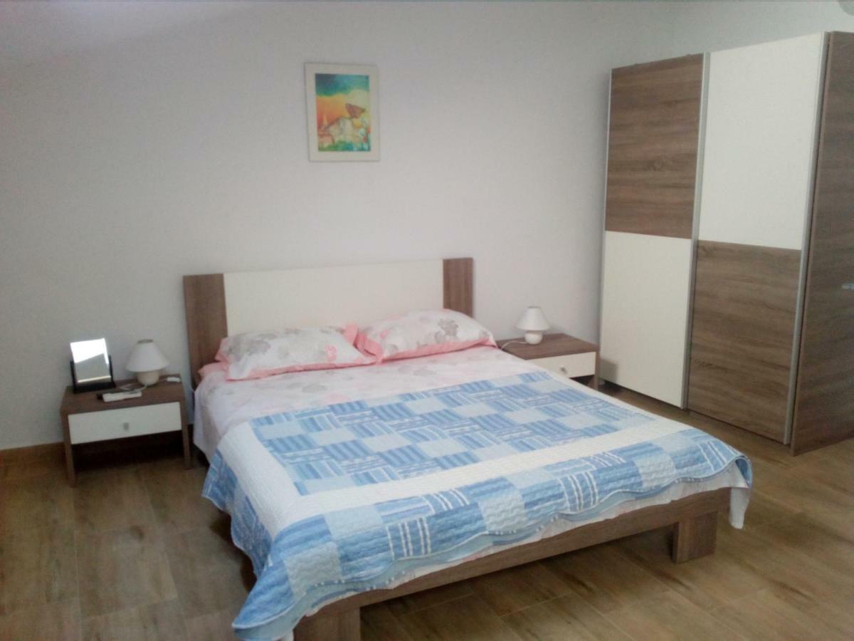 Apartment Elena Бале Екстериор снимка