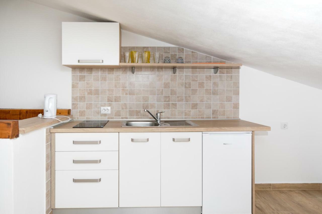 Apartment Elena Бале Екстериор снимка