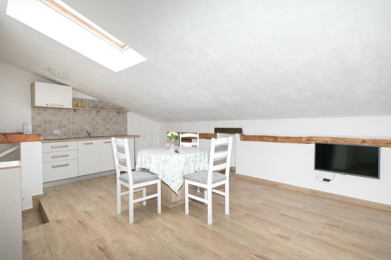 Apartment Elena Бале Екстериор снимка