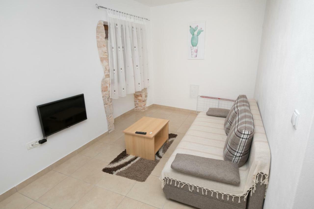 Apartment Elena Бале Екстериор снимка