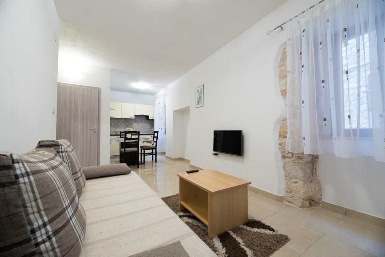 Apartment Elena Бале Екстериор снимка
