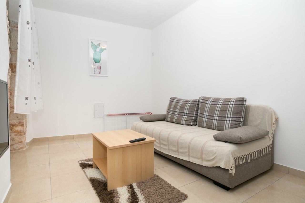 Apartment Elena Бале Екстериор снимка