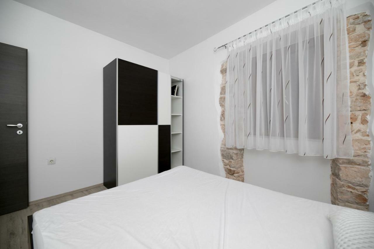 Apartment Elena Бале Екстериор снимка