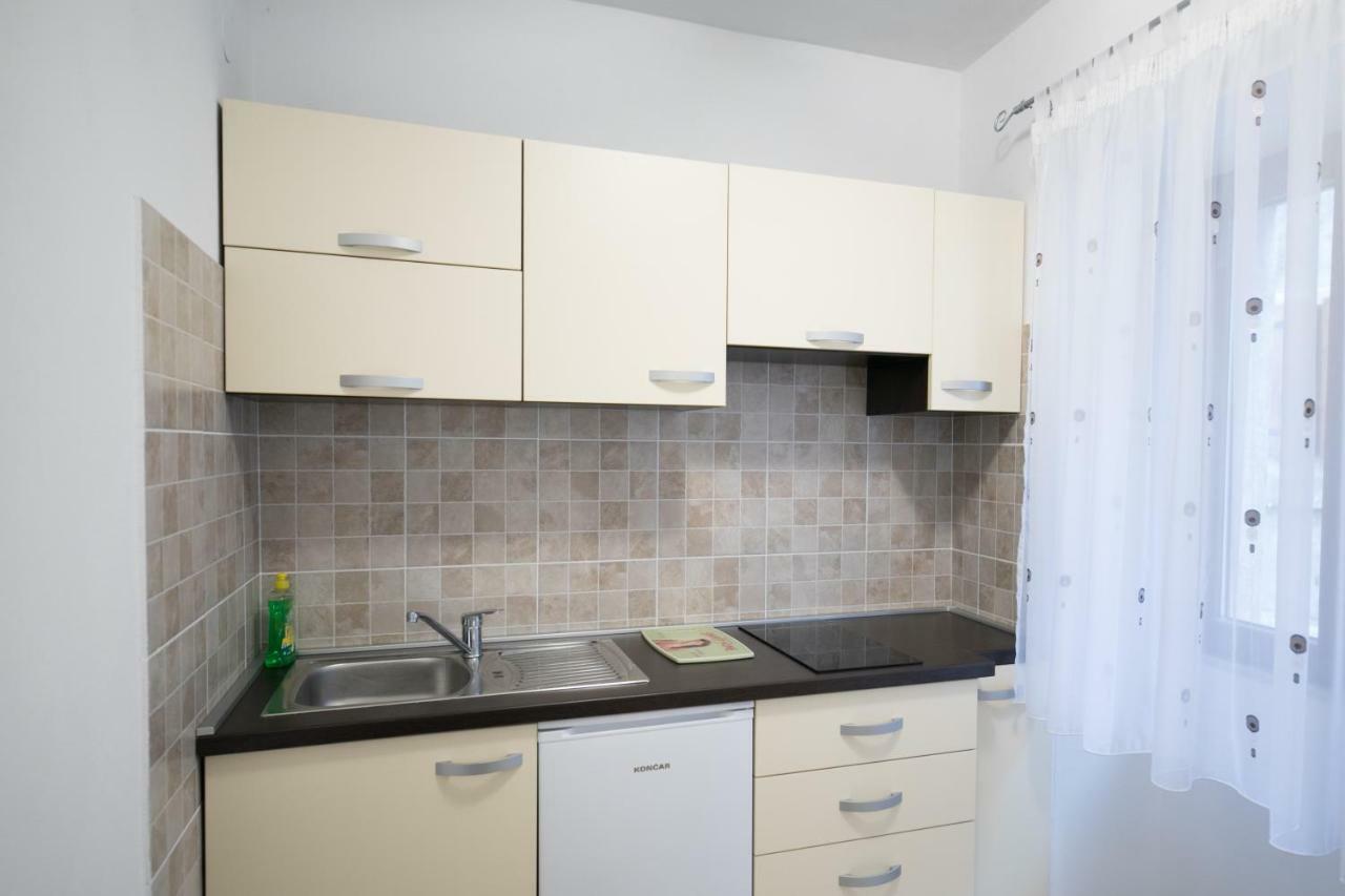 Apartment Elena Бале Екстериор снимка
