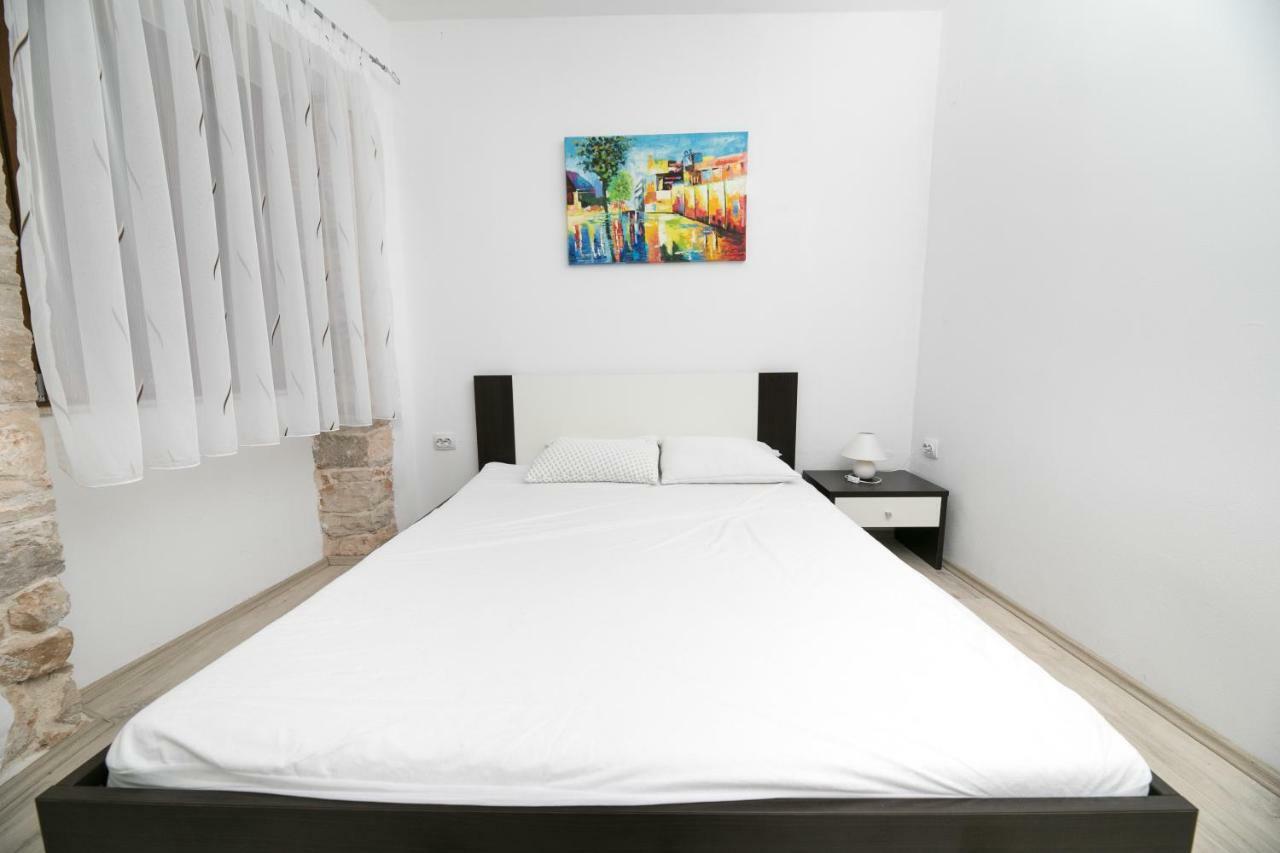 Apartment Elena Бале Екстериор снимка