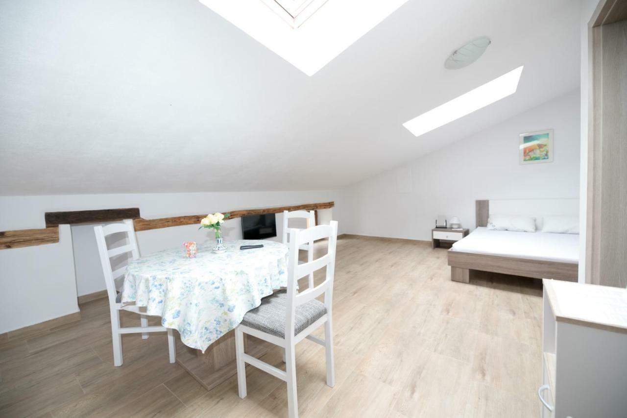 Apartment Elena Бале Екстериор снимка