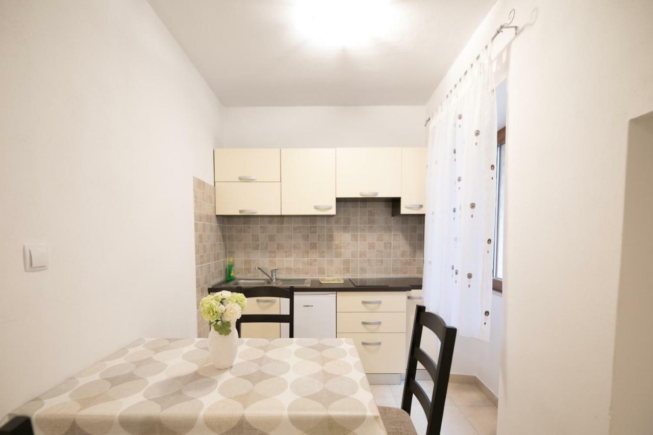 Apartment Elena Бале Екстериор снимка