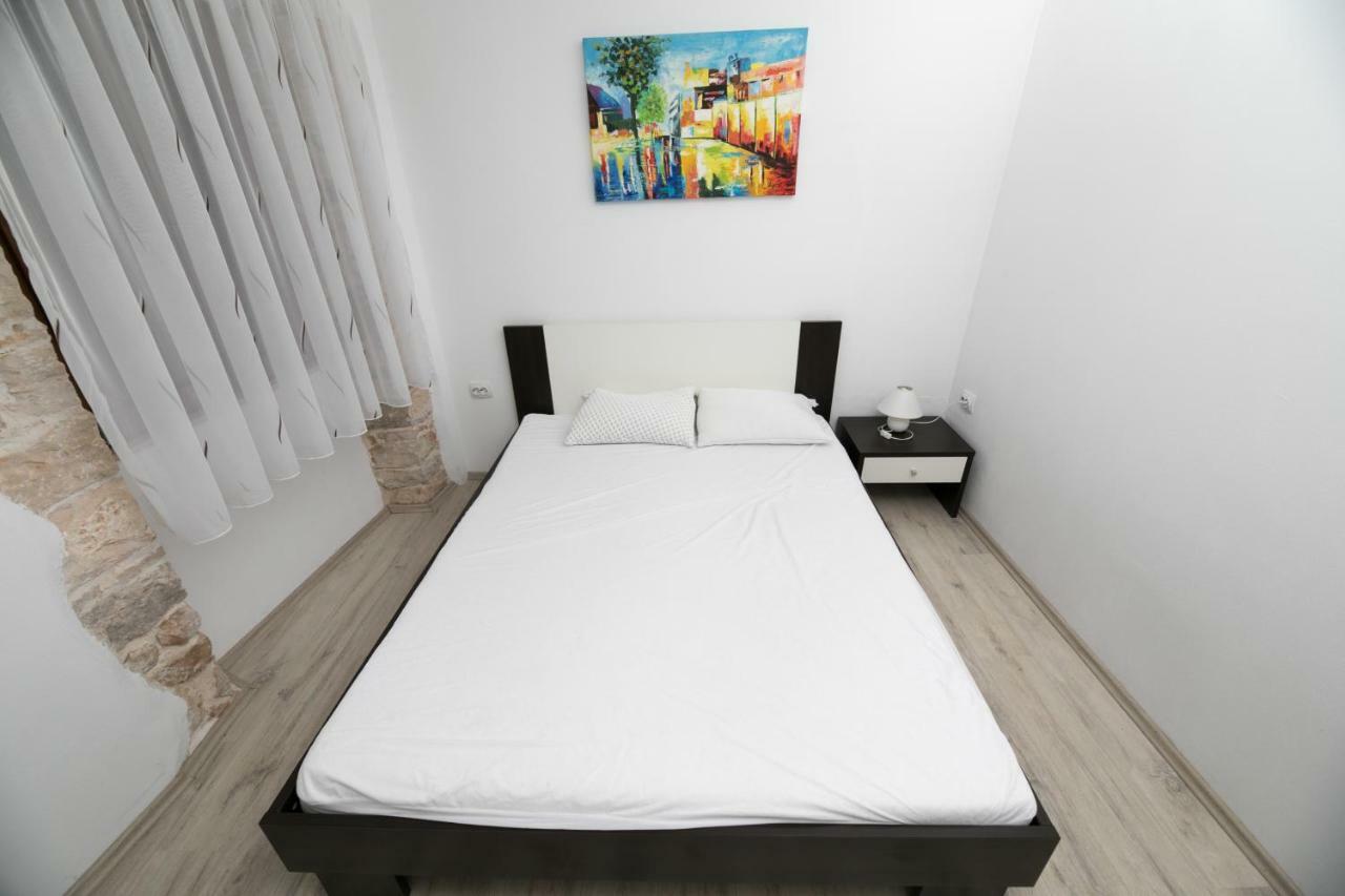 Apartment Elena Бале Екстериор снимка